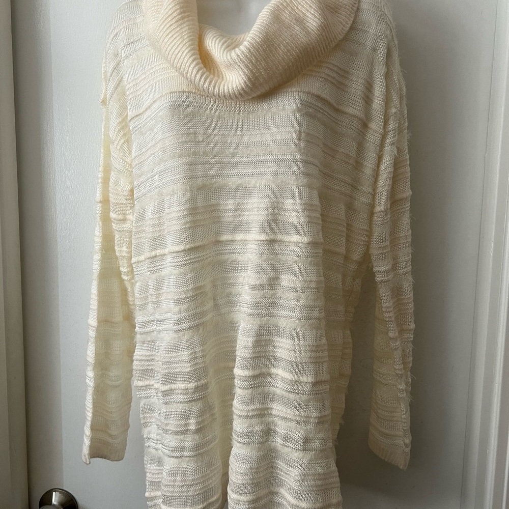 Liz Claiborne Ivory Cowl Neck Sweater size large